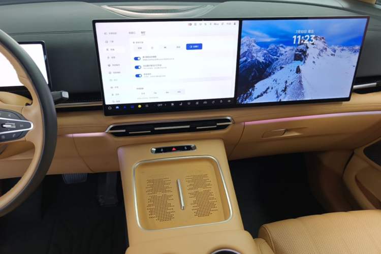 Used VOYAH Dream 2025 PHEV Four-Wheel-Drive Flagship Kunpeng Edition Audio And AC Panel