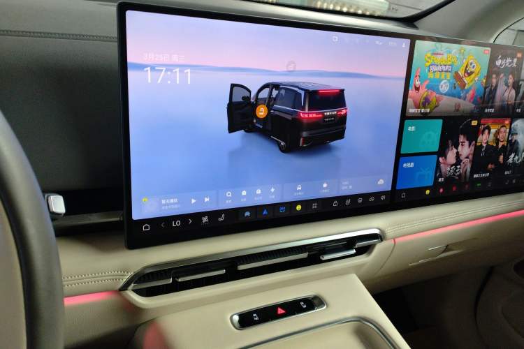 Used VOYAH Dream 2025 EV Four-Wheel Drive Flagship Kunpeng Edition Audio And AC Panel