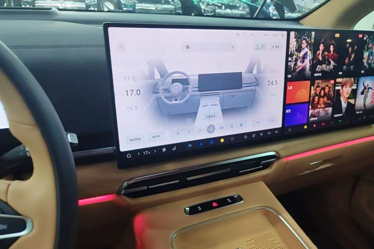 Used VOYAH Dream 2025 PHEV Four-Wheel-Drive Flagship Kunpeng Edition Audio And AC Panel
