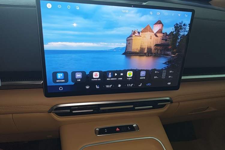 Used VOYAH Dream 2025 PHEV Four-Wheel Drive Prestige Qiankun Edition Audio And AC Panel