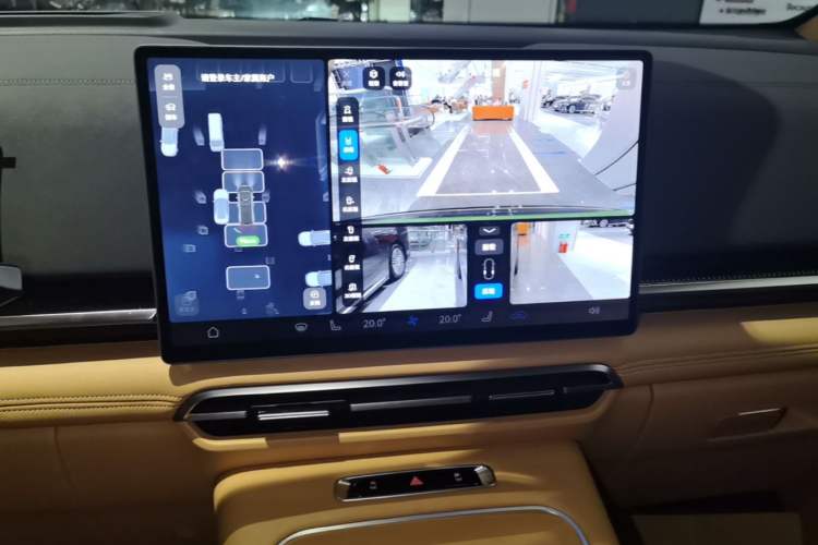 Used VOYAH Dream 2025 PHEV Four-Wheel Drive Excellence Qiankun Edition Audio And AC Panel