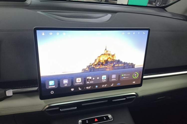 Used VOYAH Dream 2025 PHEV Four-Wheel Drive Excellence Qiankun Edition Audio And AC Panel