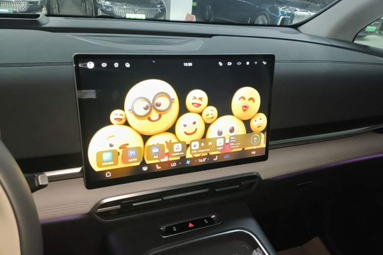 Used VOYAH Dream 2025 EV Four-Wheel-Drive Flagship Qiankun Version Audio And AC Panel