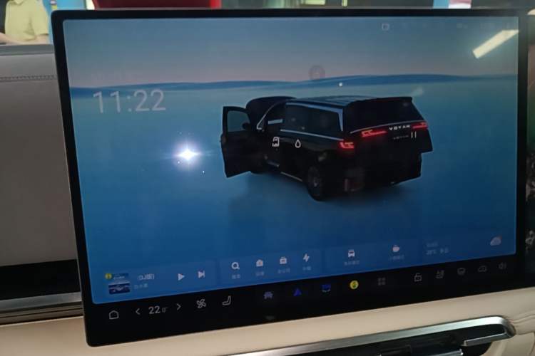 Used VOYAH Dream 2025 PHEV Four-Wheel Drive Prestige Kunpeng Edition Audio And AC Panel