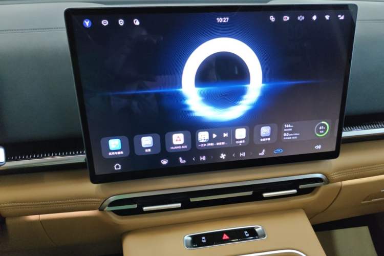 Used VOYAH Dream 2025 PHEV Four-Wheel Drive Prestige Qiankun Edition Audio And AC Panel