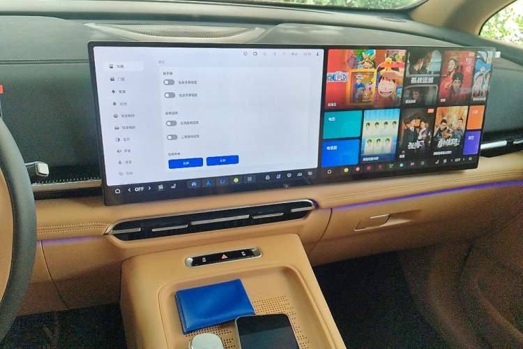 Used VOYAH Dream 2025 PHEV Four-Wheel Drive Excellence Kunpeng Edition Audio And AC Panel