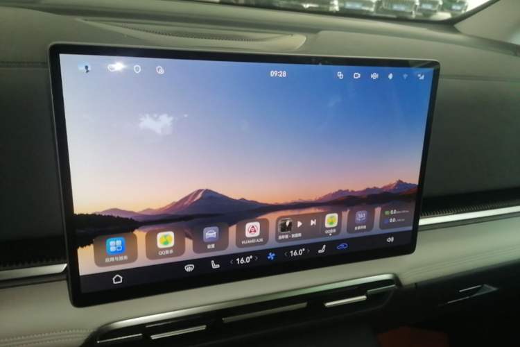 Used VOYAH Dream 2025 PHEV Four-Wheel Drive Prestige Qiankun Edition Audio And AC Panel