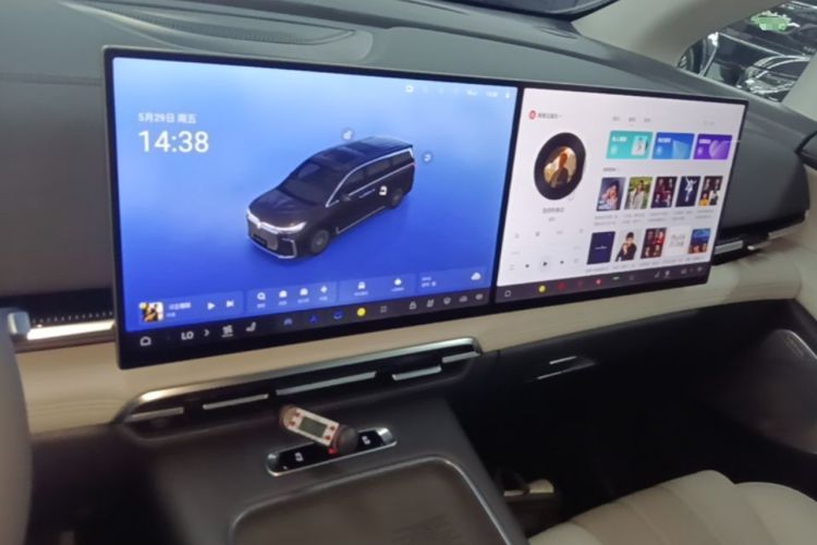 Used VOYAH Dream 2025 PHEV Four-Wheel Drive Prestige Kunpeng Edition Audio And AC Panel