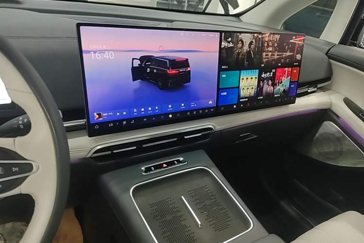 Used VOYAH Dream 2025 PHEV Four-Wheel Drive Prestige Kunpeng Edition Audio And AC Panel