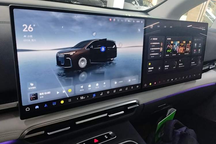 Used VOYAH Dream 2025 PHEV Four-Wheel Drive Prestige Kunpeng Edition Audio And AC Panel