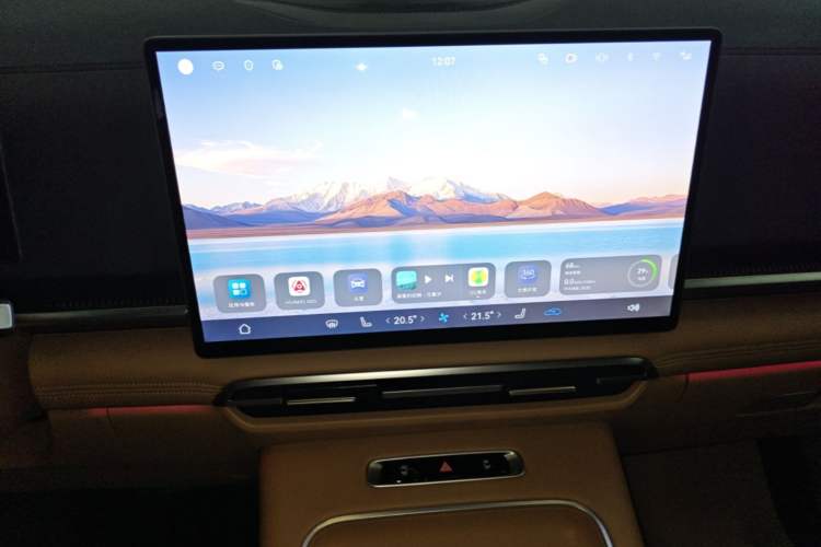 Used VOYAH Dream 2025 PHEV Four-Wheel Drive Prestige Qiankun Edition Audio And AC Panel