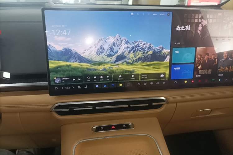 Used VOYAH Dream 2025 PHEV Four-Wheel-Drive Flagship Kunpeng Edition Audio And AC Panel