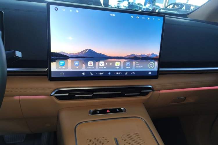 Used VOYAH Dream 2025 PHEV Four-Wheel Drive Prestige Qiankun Edition Audio And AC Panel