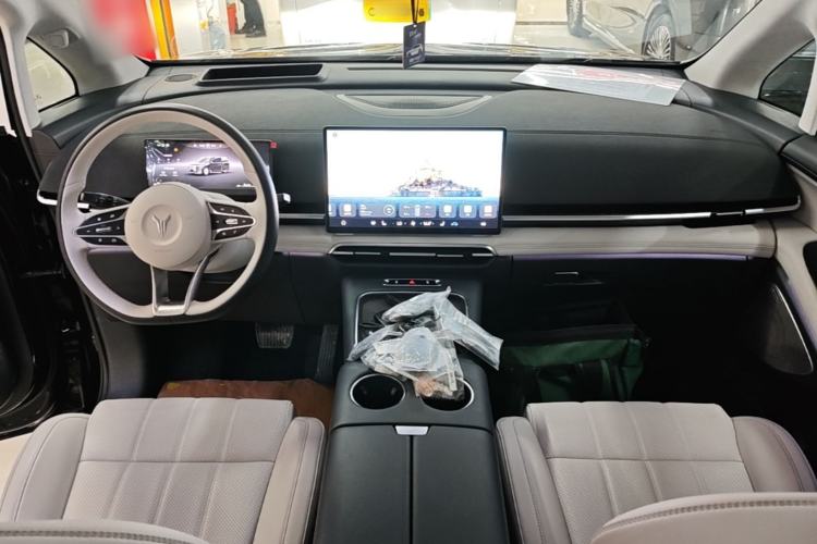 Used VOYAH Dream 2025 PHEV Four-Wheel Drive Prestige Qiankun Edition Center Console
