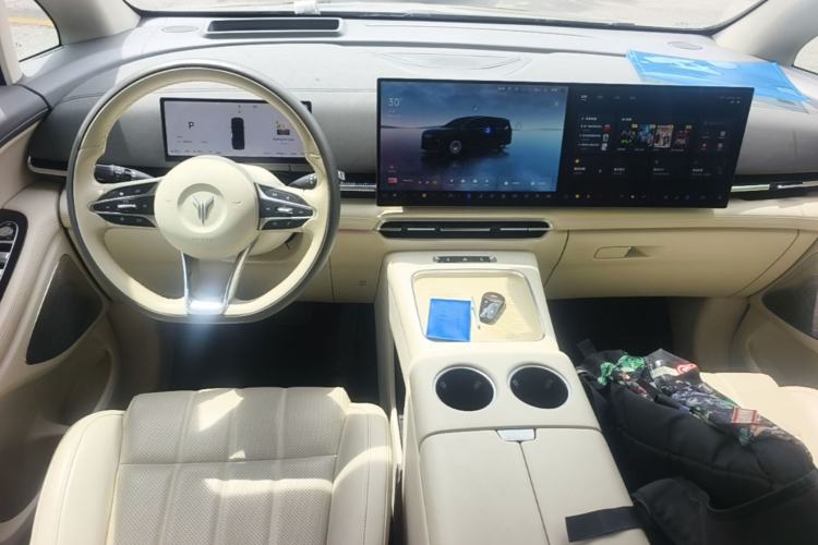 Used VOYAH Dream 2025 PHEV Four-Wheel Drive Prestige Kunpeng Edition Center Console