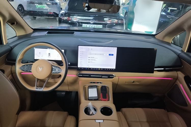 Used VOYAH Dream 2025 PHEV Four-Wheel-Drive Flagship Kunpeng Edition Center Console