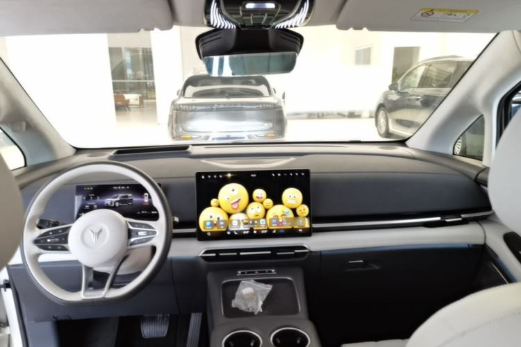 Used VOYAH Dream 2025 PHEV Four-Wheel-Drive Flagship Version – Qiankun Edition Center Console