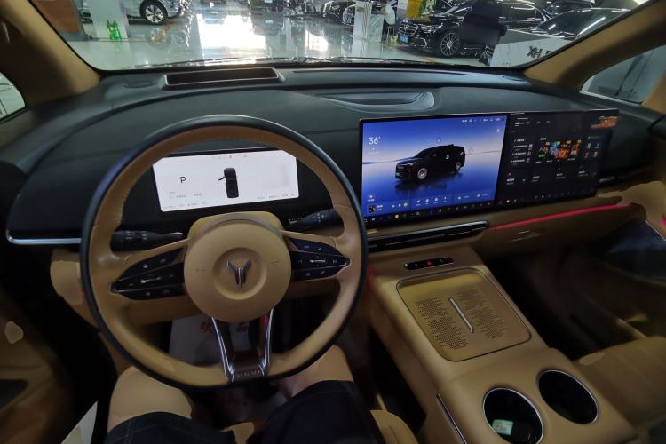 Used VOYAH Dream 2025 PHEV Four-Wheel Drive Prestige Kunpeng Edition Center Console