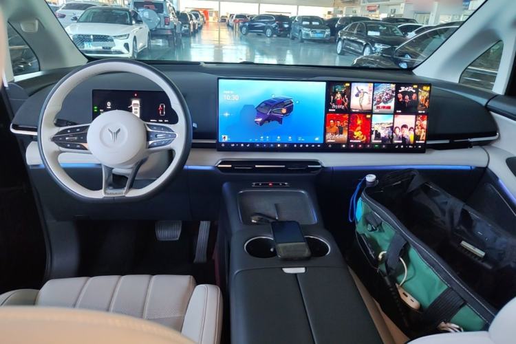 Used VOYAH Dream 2025 PHEV Four-Wheel Drive Prestige Kunpeng Edition Center Console
