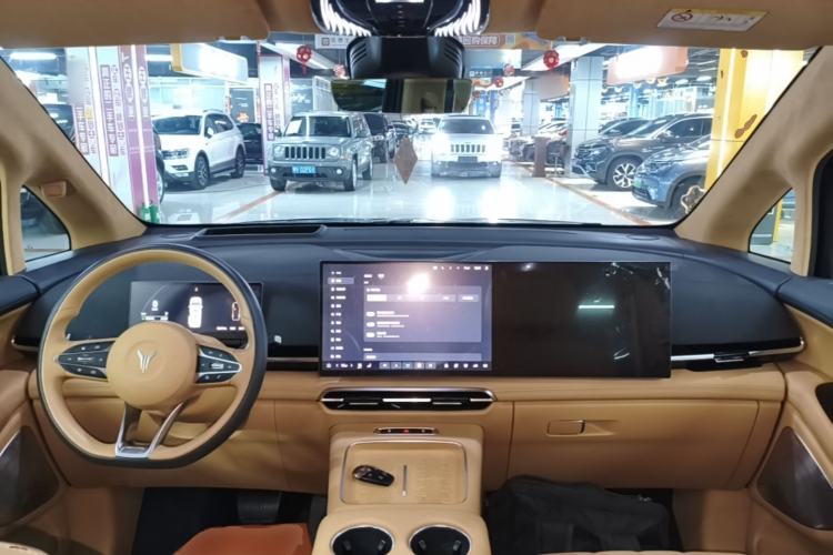 Used VOYAH Dream 2025 PHEV Four-Wheel-Drive Flagship Kunpeng Edition Center Console