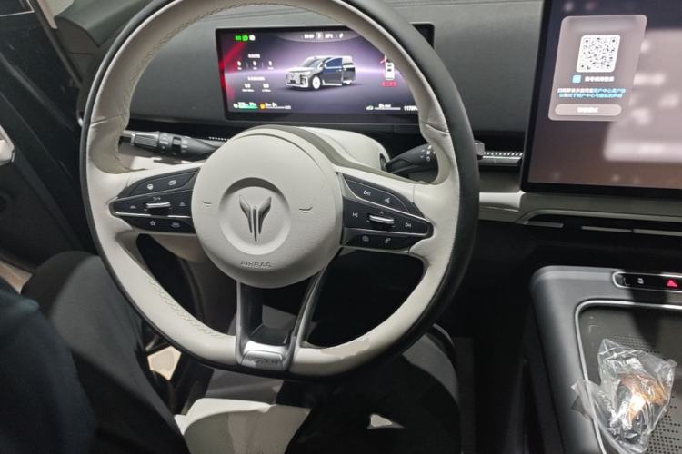 Used VOYAH Dream 2025 PHEV Four-Wheel Drive Prestige Qiankun Edition Center Console