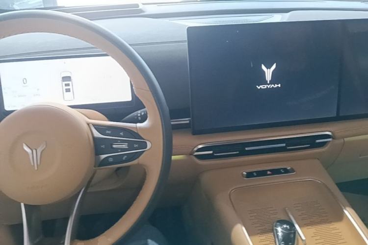 Used VOYAH Dream 2025 PHEV Four-Wheel-Drive Flagship Kunpeng Edition Center Console
