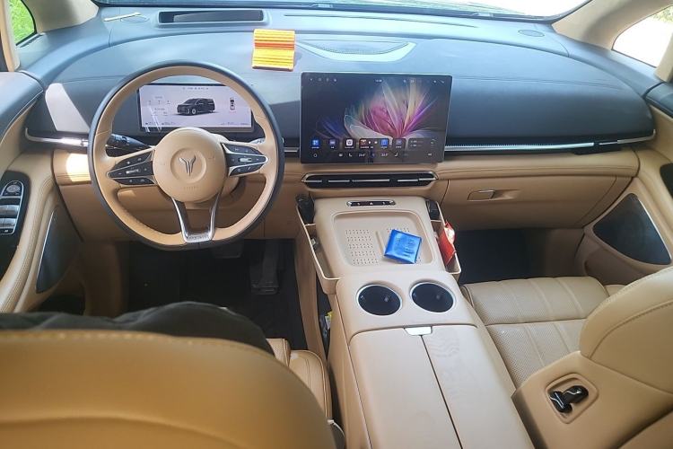 Used VOYAH Dream 2025 PHEV Four-Wheel-Drive Flagship Version – Qiankun Edition Center Console