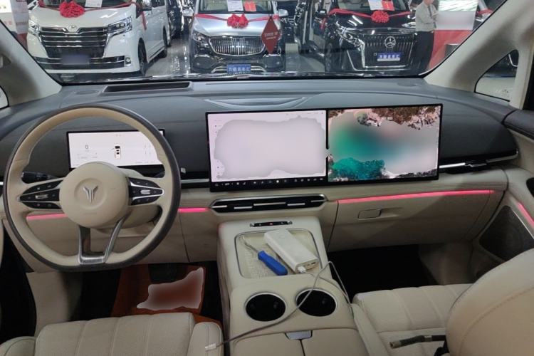 Used VOYAH Dream 2025 PHEV Four-Wheel-Drive Flagship Kunpeng Edition Center Console