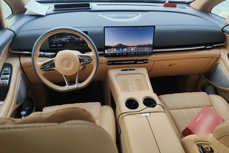 Used VOYAH Dream 2025 PHEV Four-Wheel-Drive Flagship Version – Qiankun Edition Center Console