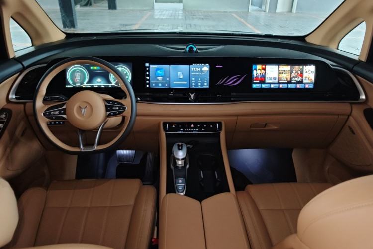 Used VOYAH Dream 2025 PHEV Four-Wheel Drive Excellence Kunpeng Edition Center Console
