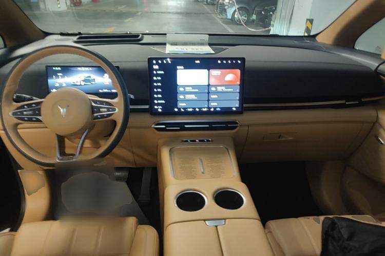 Used VOYAH Dream 2025 PHEV Four-Wheel Drive Excellence Qiankun Edition Center Console