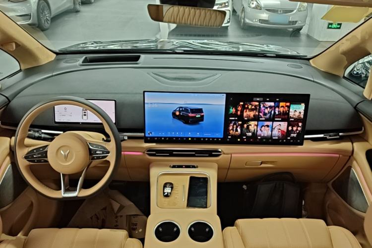Used VOYAH Dream 2025 PHEV Four-Wheel-Drive Flagship Kunpeng Edition Center Console
