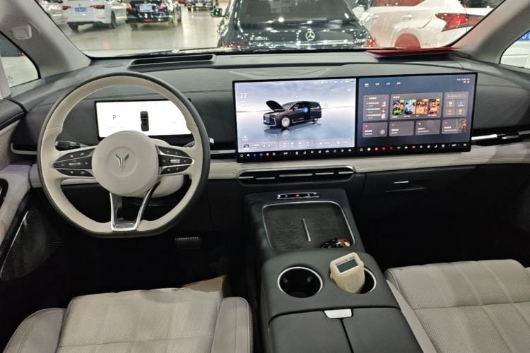 Used VOYAH Dream 2025 PHEV Four-Wheel Drive Prestige Kunpeng Edition Center Console