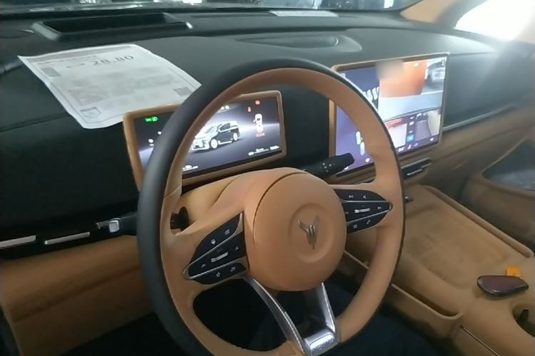 Used VOYAH Dream 2025 PHEV Four-Wheel-Drive Flagship Version – Qiankun Edition Center Console