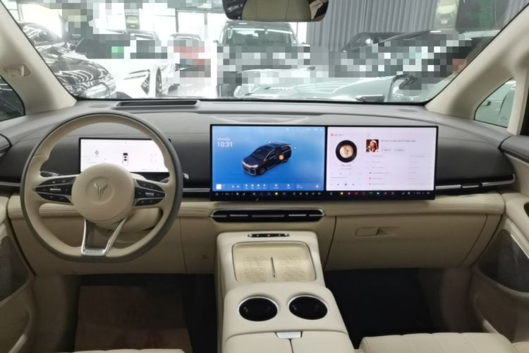 Used VOYAH Dream 2025 PHEV Four-Wheel-Drive Flagship Kunpeng Edition Center Console