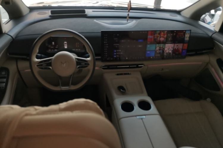 Used VOYAH Dream 2025 PHEV Four-Wheel Drive Prestige Kunpeng Edition Center Console