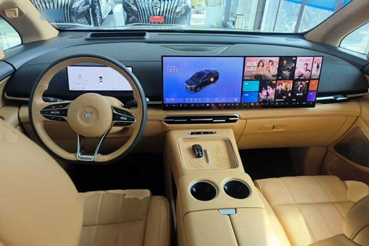 Used VOYAH Dream 2025 PHEV Four-Wheel-Drive Flagship Kunpeng Edition Center Console
