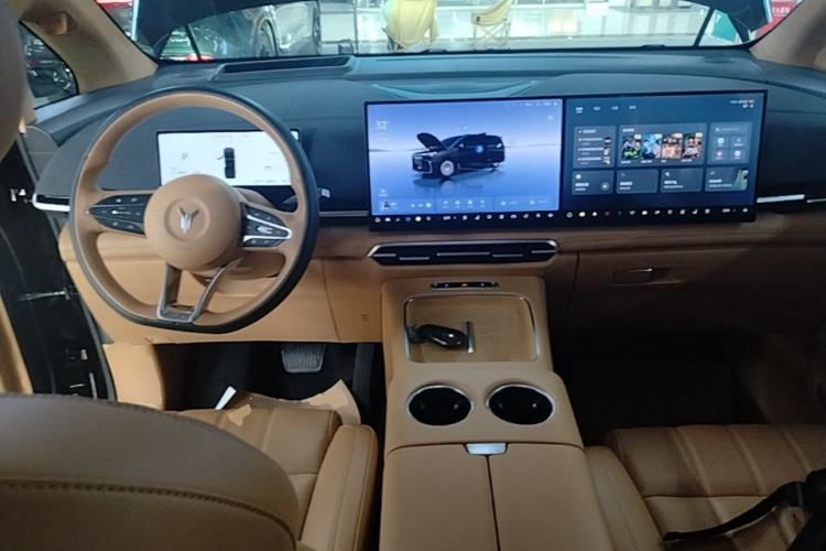 Used VOYAH Dream 2025 PHEV Four-Wheel-Drive Flagship Kunpeng Edition Center Console