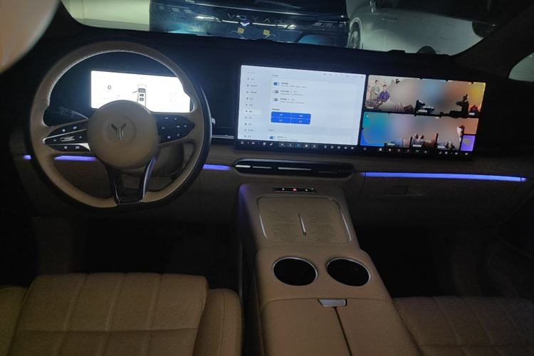 Used VOYAH Dream 2025 PHEV Four-Wheel-Drive Flagship Kunpeng Edition Center Console