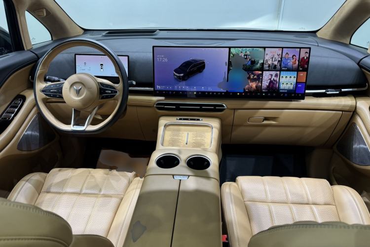Used VOYAH Dream 2025 PHEV Four-Wheel-Drive Flagship Kunpeng Edition Center Console