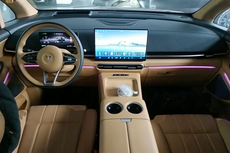 Used VOYAH Dream 2025 PHEV Four-Wheel Drive Prestige Qiankun Edition Center Console