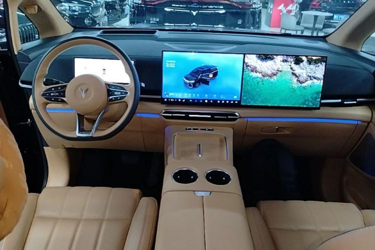 Used VOYAH Dream 2025 PHEV Four-Wheel-Drive Flagship Kunpeng Edition Center Console
