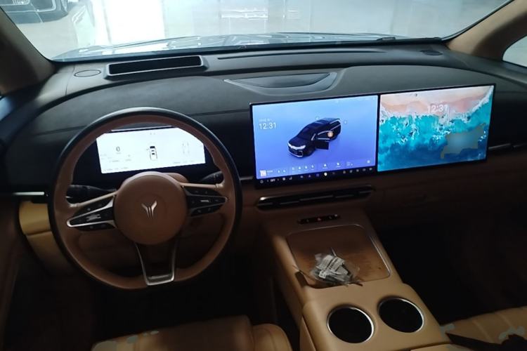Used VOYAH Dream 2025 PHEV Four-Wheel-Drive Flagship Kunpeng Edition Center Console