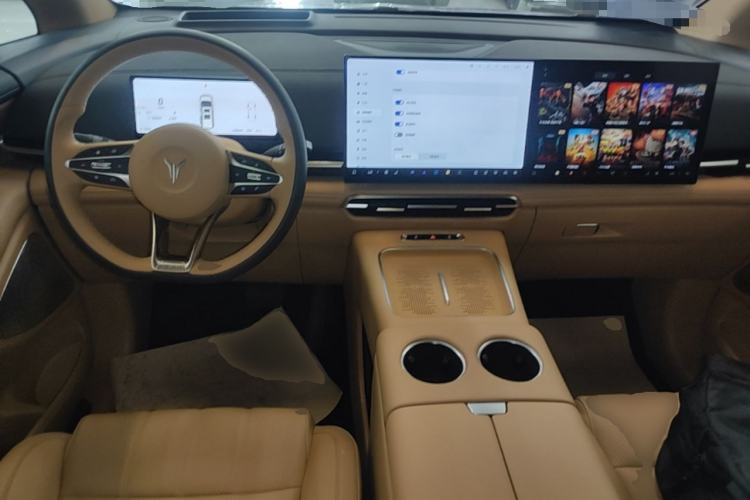 Used VOYAH Dream 2025 PHEV Four-Wheel Drive Prestige Kunpeng Edition Center Console