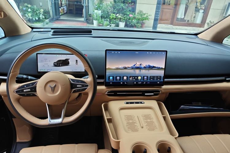 Used VOYAH Dream 2025 PHEV Four-Wheel Drive Prestige Qiankun Edition Center Console