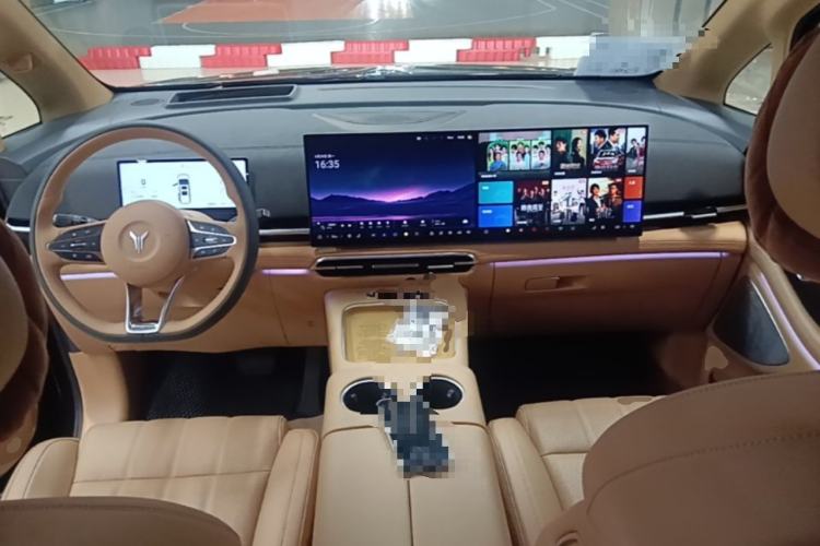 Used VOYAH Dream 2025 PHEV Four-Wheel Drive Prestige Kunpeng Edition Center Console