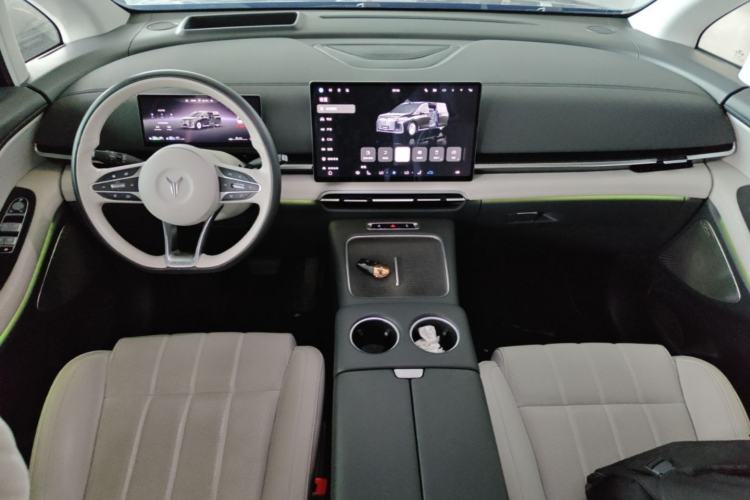 Used VOYAH Dream 2025 PHEV Four-Wheel-Drive Flagship Version – Qiankun Edition Center Console
