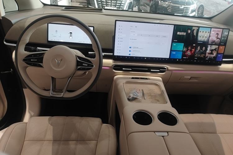 Used VOYAH Dream 2025 PHEV Four-Wheel Drive Prestige Kunpeng Edition Center Console
