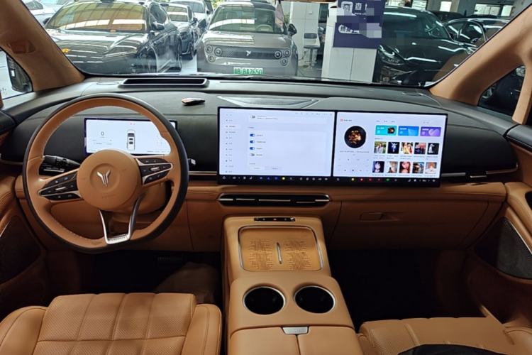 Used VOYAH Dream 2025 PHEV Four-Wheel-Drive Flagship Kunpeng Edition Center Console