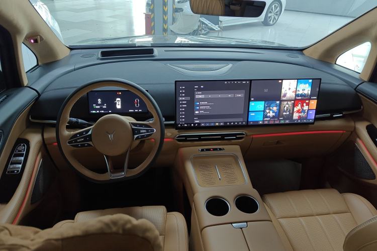 Used VOYAH Dream 2025 PHEV Four-Wheel-Drive Flagship Kunpeng Edition Center Console